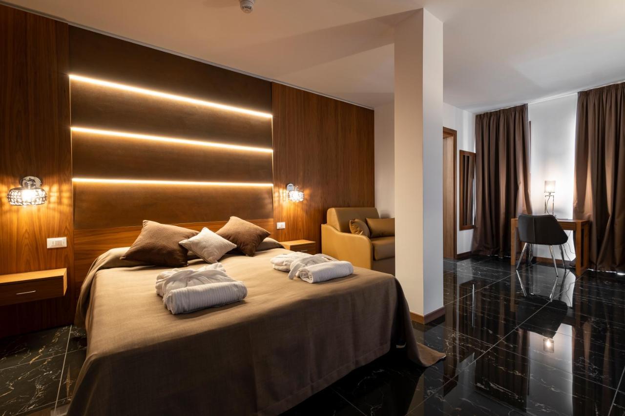 Hotel Mare Lignano Sabbiadoro Bagian luar foto
