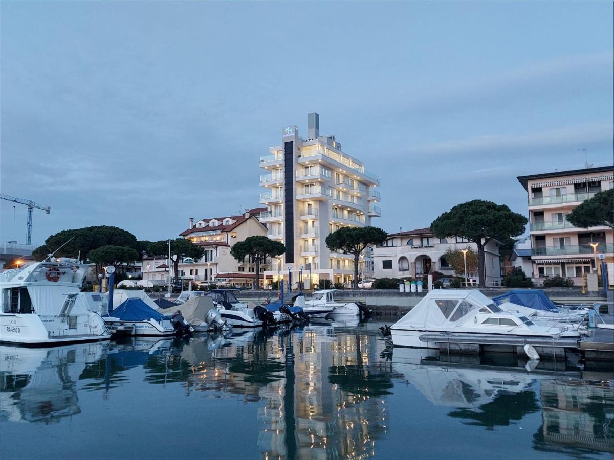 Hotel Mare Lignano Sabbiadoro Bagian luar foto