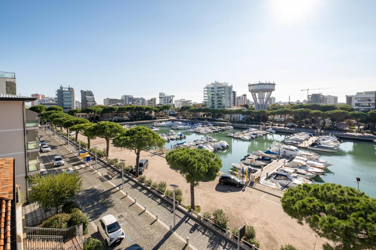 Hotel Mare Lignano Sabbiadoro Bagian luar foto