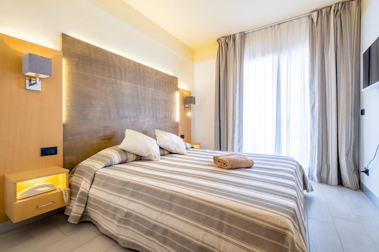 Hotel Mare Lignano Sabbiadoro Bagian luar foto
