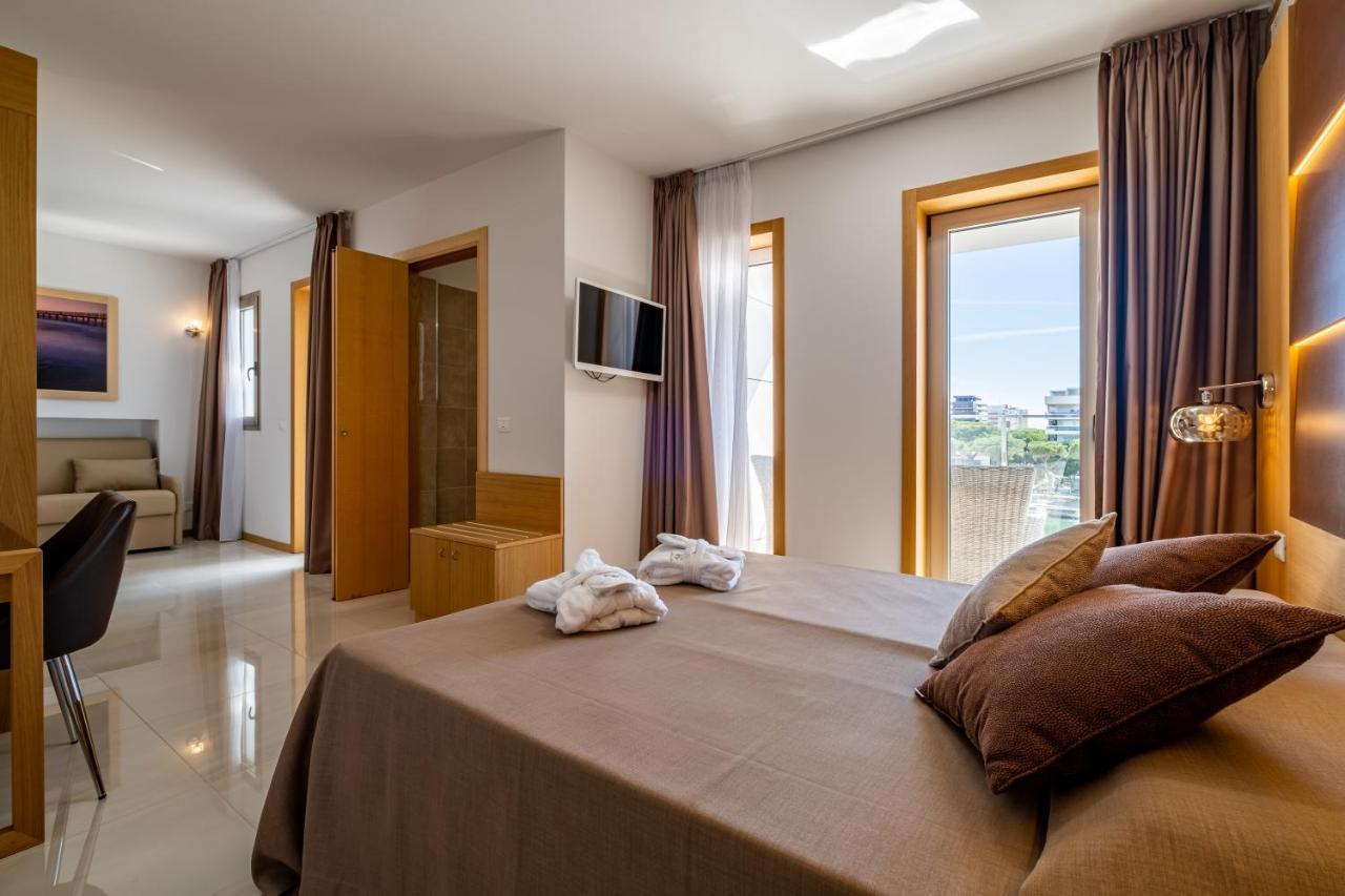 Hotel Mare Lignano Sabbiadoro Bagian luar foto