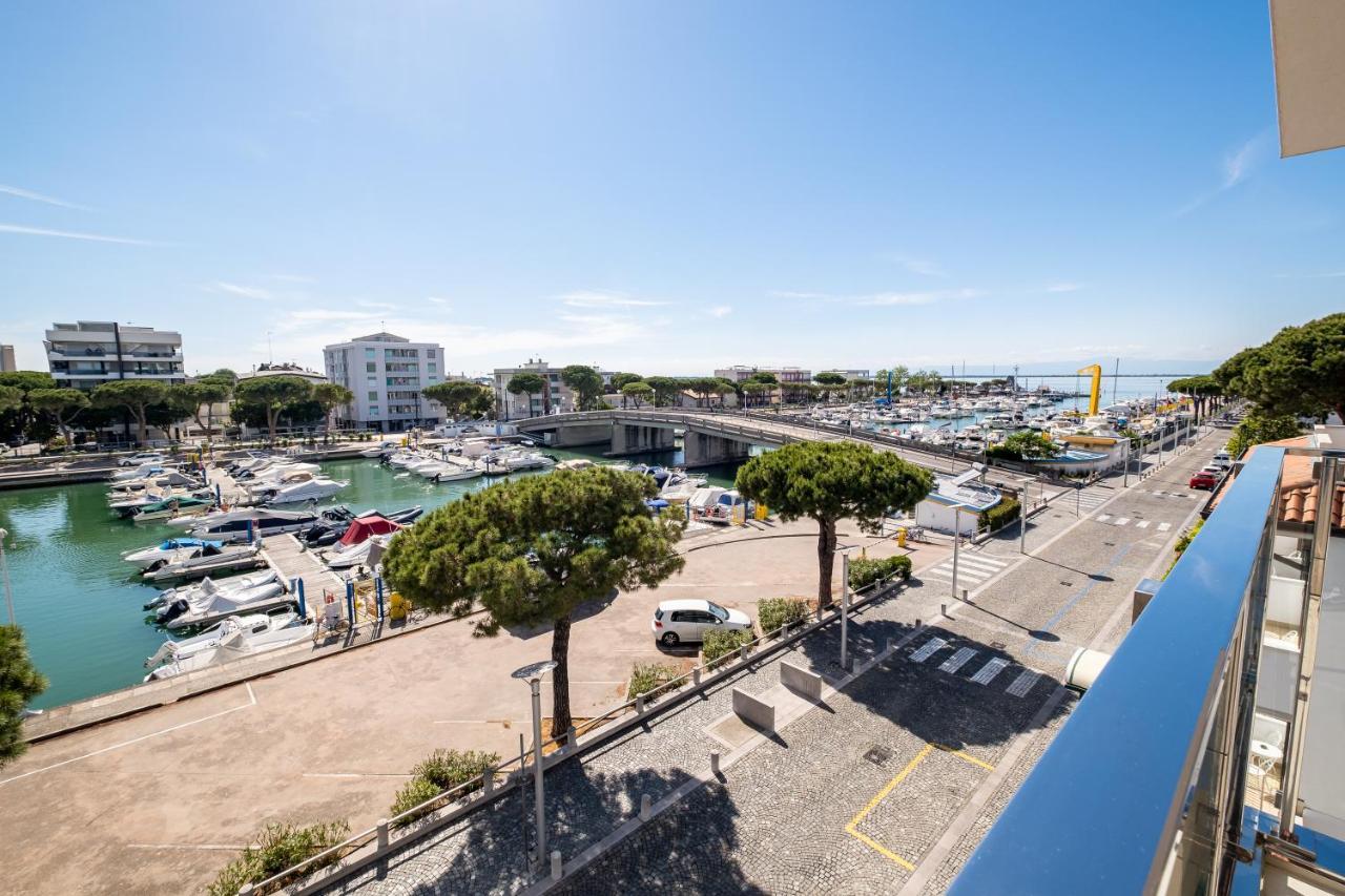 Hotel Mare Lignano Sabbiadoro Bagian luar foto