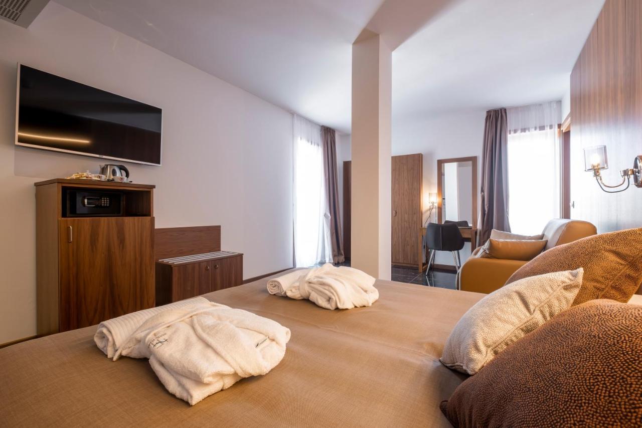 Hotel Mare Lignano Sabbiadoro Bagian luar foto