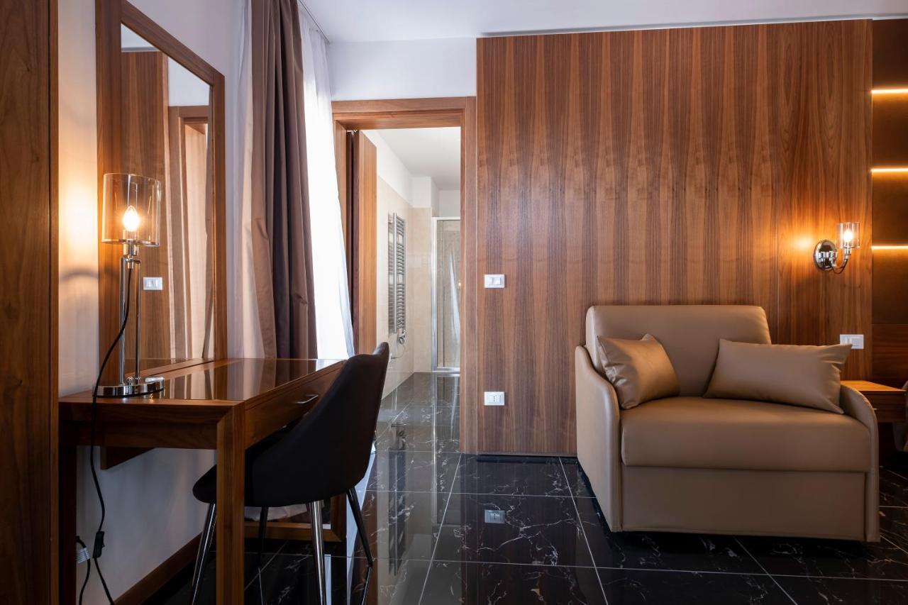 Hotel Mare Lignano Sabbiadoro Bagian luar foto