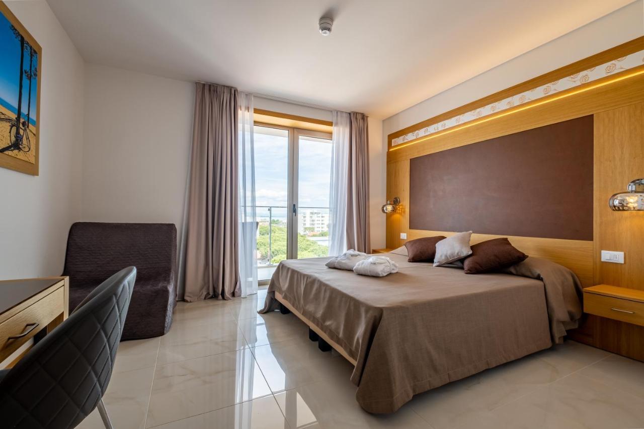 Hotel Mare Lignano Sabbiadoro Bagian luar foto